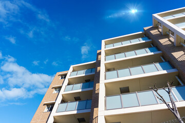 The appearance of the condominium and the refreshing blue sky scenery_sky_b_07