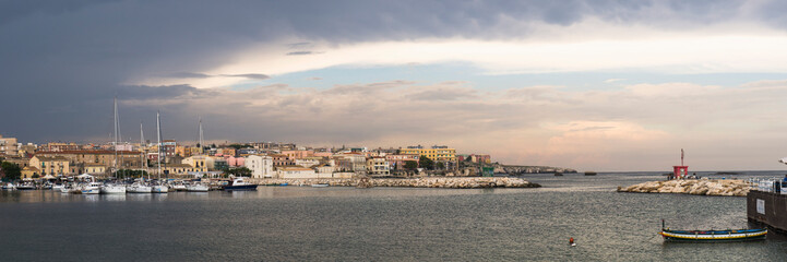 Fototapeta premium Panoramic photo of Ortigia harbour under a stormy sky, Syracuse (Siracusa), Sicily, Italy, Europe