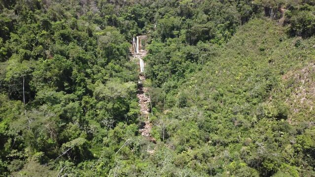 Bayoz Waterfall, in Puerto Yurinaki, is one of the most beautiful in the Central Selva and the Junin
