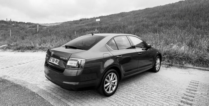 koda Octavia Parked on a beach park space