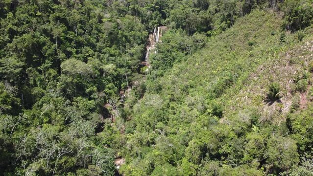 Bayoz Waterfall, in Puerto Yurinaki, is one of the most beautiful in the Central Selva and the Junin