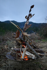 山の中のキャンプファイア