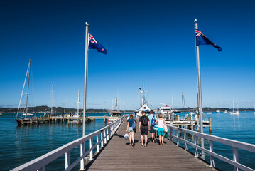 Family on holiday in Russell, Bay of Islands, Northland Region, North Island, New Zealand