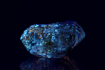 Rare variety of diamond quartz with hydrocarbon inclusions (Petroleum quartz / Enhydro or EnPetro Quartz) show fluorescence glowing under UV light (soft focus from light diffraction in quartz matrix) - obrazy, fototapety, plakaty