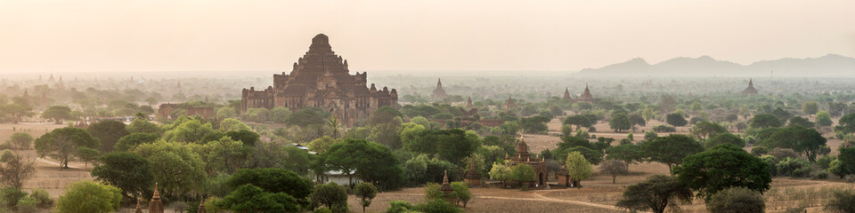 Dhammayangyi Temple at sunrise, Temples of Bagan (Pagan), Myanmar (Burma) - obrazy, fototapety, plakaty