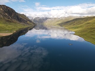 Fototapeta premium FOTO AÉREA DE LAGUNA LAURICOCHA HUANUCO 