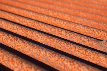 赤茶色に錆びた波トタン