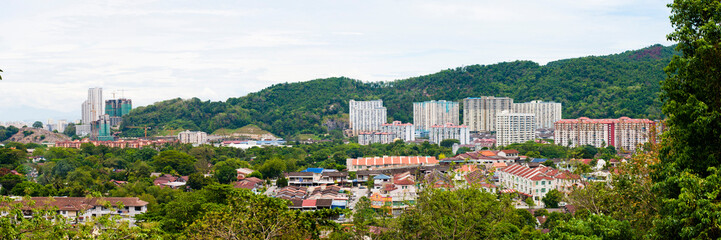 Obraz premium View over George Town from Kek Lok Si Temple, Penang, Malaysia, Southeast Asia