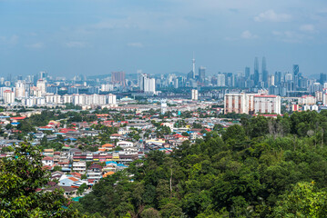 Obraz premium Kuala Lumpur skyline seen from Bukit Tabur Mountain, Malaysia, Southeast Asia
