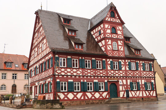 Fränkisches Fachwerkkleinod; Historische Fürstenherberge, das Gasthaus zum Roten Ross in Großhabersdorf