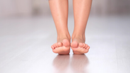 child rolls from heel to toe. Prevention of flat feet in children. Exercises for the legs. Flat...