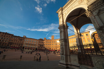Italia, Toscana, la città di Siena. Palazzo Comunale e piazza del Campo.