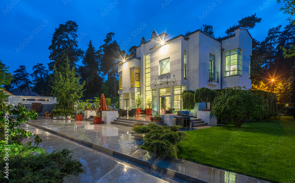 Wall mural modern exterior of luxury private house at twilight. view of entrance.