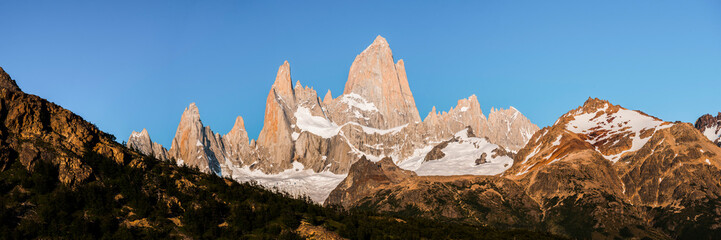 Mount Fitz Roy (aka Cerro Chalten), Los Glaciares National Park, El Chalten, Patagonia, Argentina, South America - obrazy, fototapety, plakaty