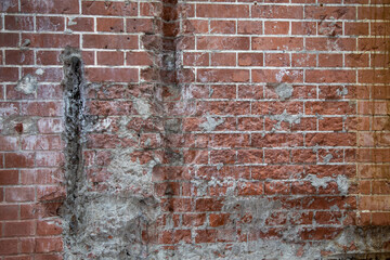 壊れたレンガの塀