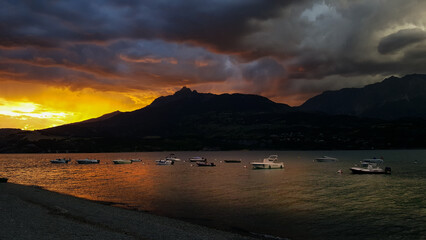 Lac de Serre-ponçon - Haute Alpes - L'orage approche