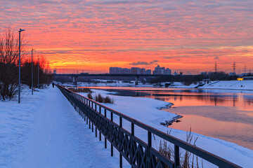 Obraz premium Amaing sunset over Moskva river