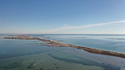 survol des plages et du port de Palavas-les-Flots, pr&egrave;s de Montpellier en Occitanie dans le sud de la France