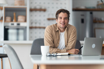 Obraz premium Portrait of a middle-aged freelancer working remotely.