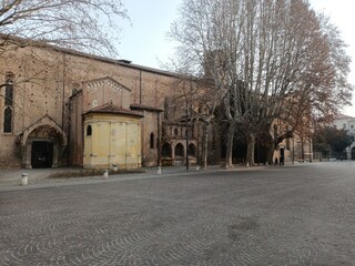 Uno scorcio della chiesa degli Eremitani e della piazza attigua in Padova Veneto Italia