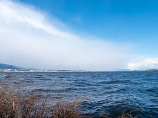 強風　寒波で荒れる冬の琵琶湖