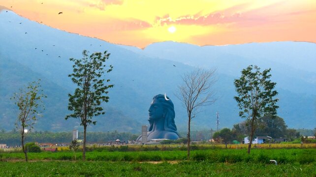 BEAUTIFUL ISHA YOGA ADIYOGI SHIVA STATUE PHOTO