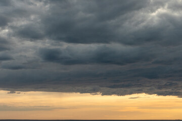 Fototapeta premium Sunset Skies over the sea