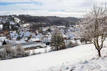 Fototapeta na wymiar Panorama der Gemeinde Neufra Hohenzollern im Winter. Panorama of the municipality of Neufra Hohenzollern in winter.