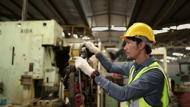 The chief mechanic works in a mechanical factory. Repair the electrical system of old mechanical parts to restore normal operation.