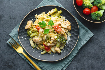 Pasta with chicken, broccoli and cherry tomato