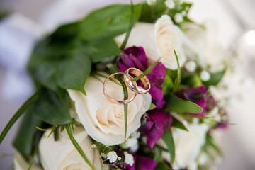 Bridal bouquet and wedding rings