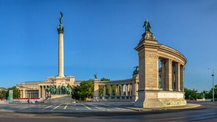 Fototapeta na wymiar Monument to the Millennium of Hungary in Budapest