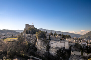 Fototapeta na wymiar view of the city Vaison la romaine in the Vaucluse on a sunny day 