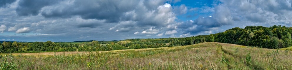 Panoramablick vom Aussichtspunkt "Choriner Knack" über die Hügellandschaft der Choriner Schorfheide - Panorama aus 16 Einzelbildern