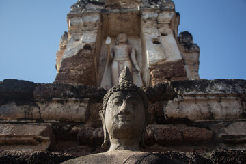 Obraz premium Buda en Templo de Wat Maha That, Parque Historico de Sukhothai