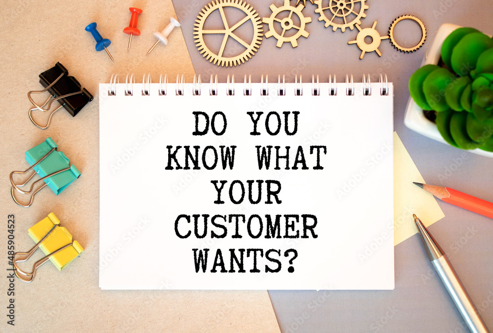 Fototapete text do you know your customer on a table with sticks, colored paper clips and wrinkled sheets.