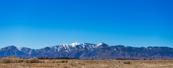 Fototapeta premium Late winter snow capped mountain range