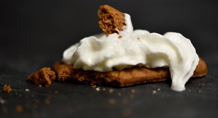 Spéculoos avec de la crème Chantilly