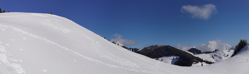 Winterwanderung bei Sonne und Wolken