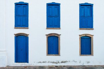 Detail of windows and door of the colonial house housing the Sacred Art Museum of Oeiras - Oeiras,...