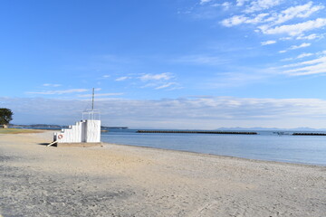 海水浴場と青空