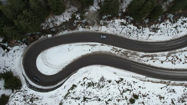 strada di montagna inverno ghiaccio 