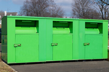 Naklejka premium A green clothing deposit container