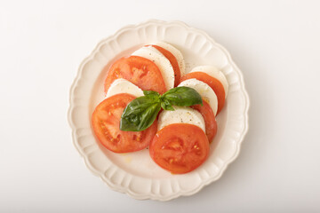 トマトとモッツァレラチーズのカプレーゼ