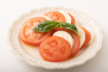 トマトとモッツァレラチーズのカプレーゼ