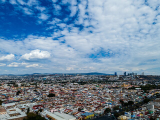 Fototapeta na wymiar vista seria de la ciudad del centro de queretaro, mexico