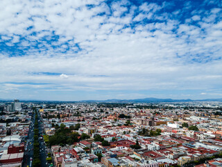vista seria de la ciudad del centro de queretaro, mexico
