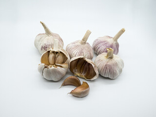 껍질을 벗기지 않은 통마늘