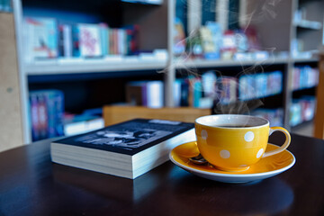 Hot americano coffee and coffee beans in the coffee shop in the morning.