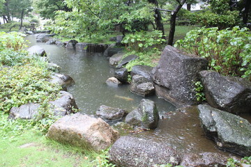 Naklejka na ściany i meble 日本庭園と雨